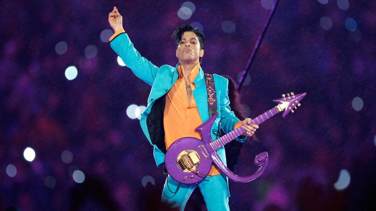 Prince Performs “Purple Rain” During Downpour – Super Bowl XLI Halftime Show
